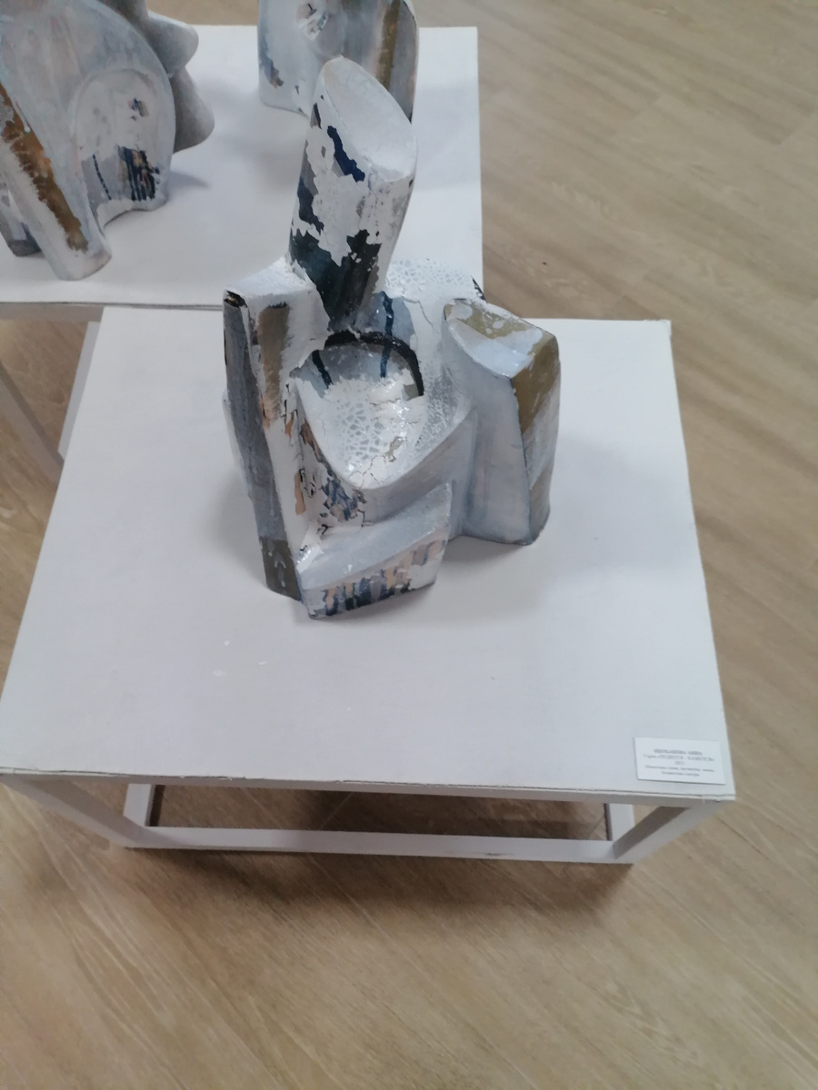 Скульптурная композиция «Чудится-кажется», Щербакова Анна, авторская техника, 2003 (листайте по стрелке – всего 3 фотографии) 