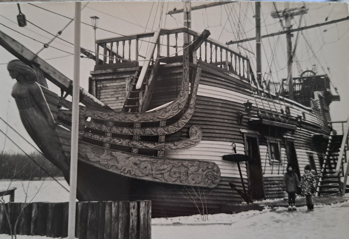 В 2014 году фрегат, к сожалению, сгорел.