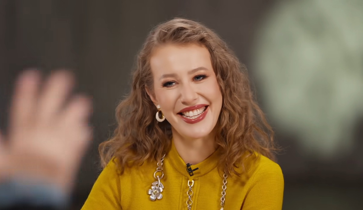 Кадры с интервью Ксении Собчак.