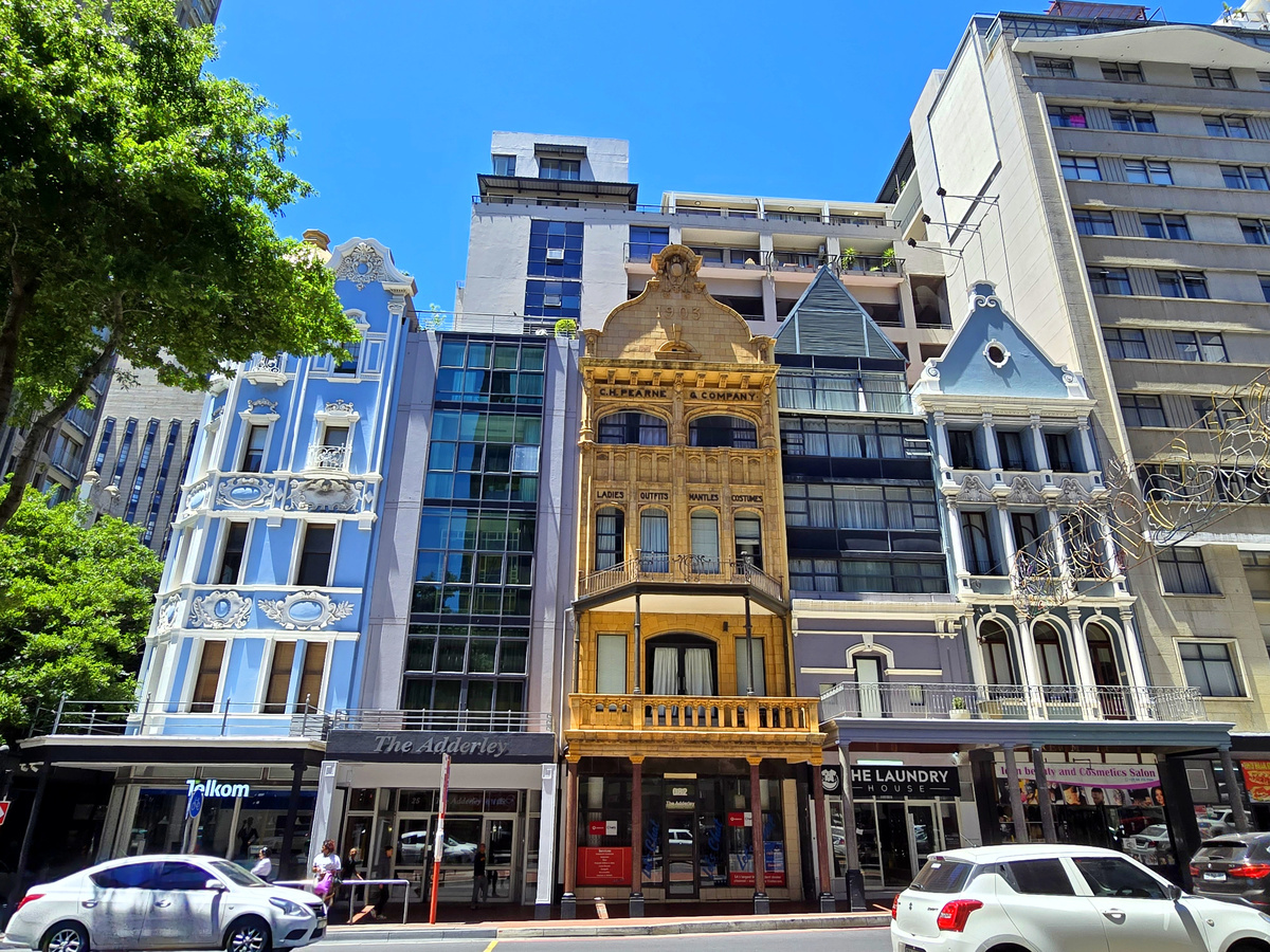 Исторические здания на центральных улицах - эклектика архитектурных стилей