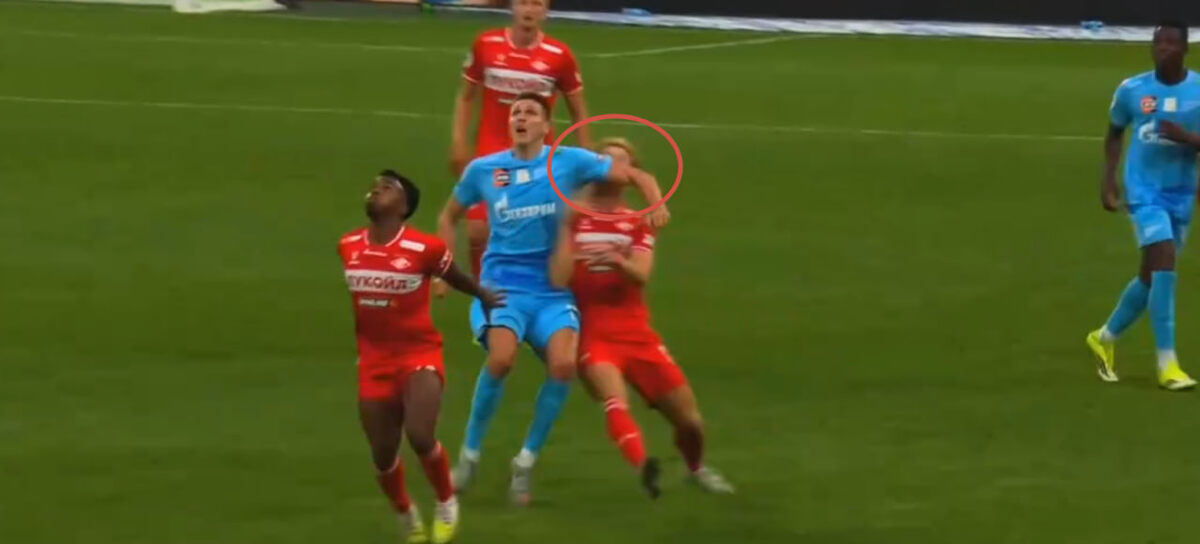 Сергей Карасев обслуживал матч «Спартака» и «Зенита» в 21-м туре РПЛ. Кадр из трансляции Матч ТВ