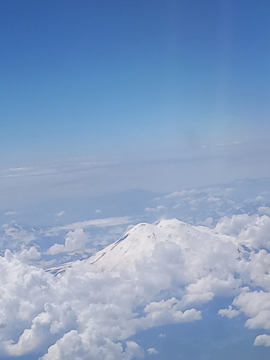 Пролетаем мимо Эльбруса