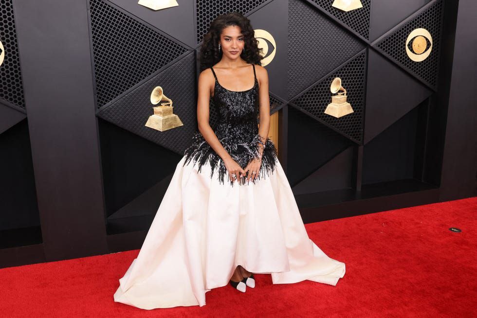 Оливия Дин в палтье от Chanel на Grammy'26