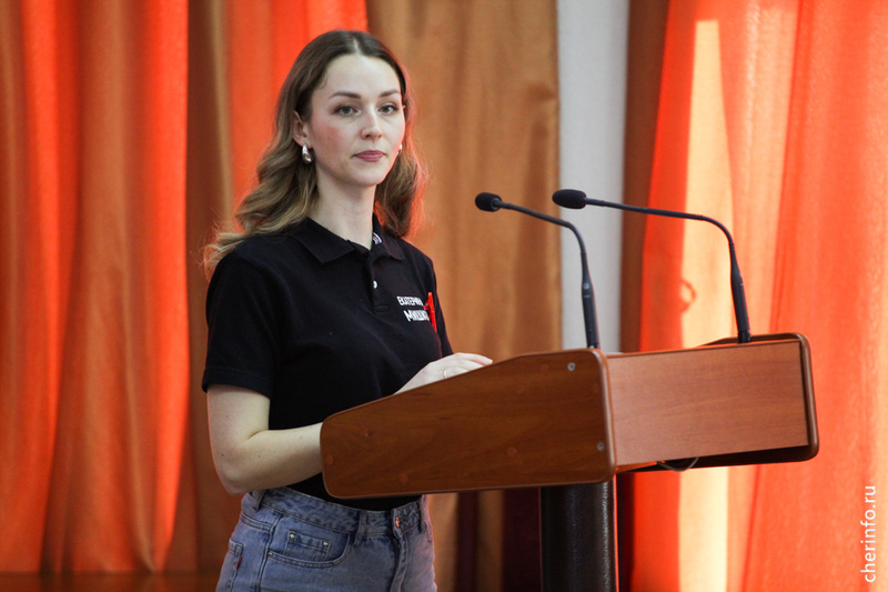    Церемония прошла в мэрии. Паспорта получили 24 подростка.