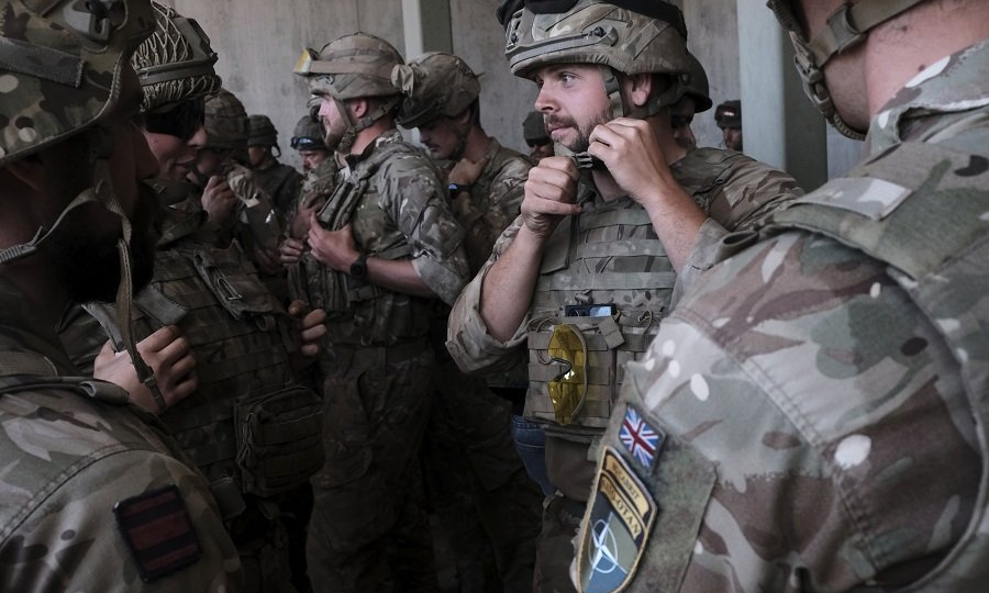 Британская армия на нуле: ни людей, ни боеприпасов