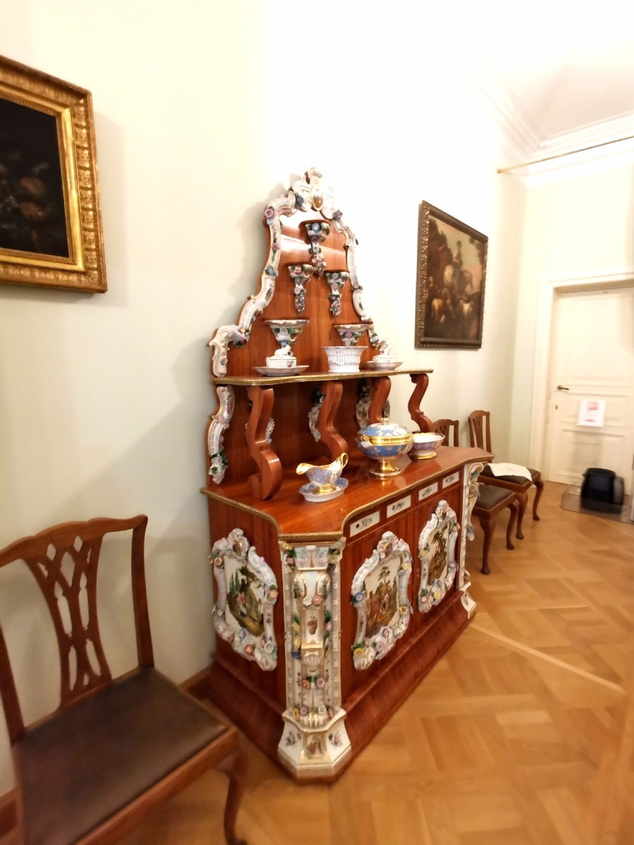 Буфетная комната.