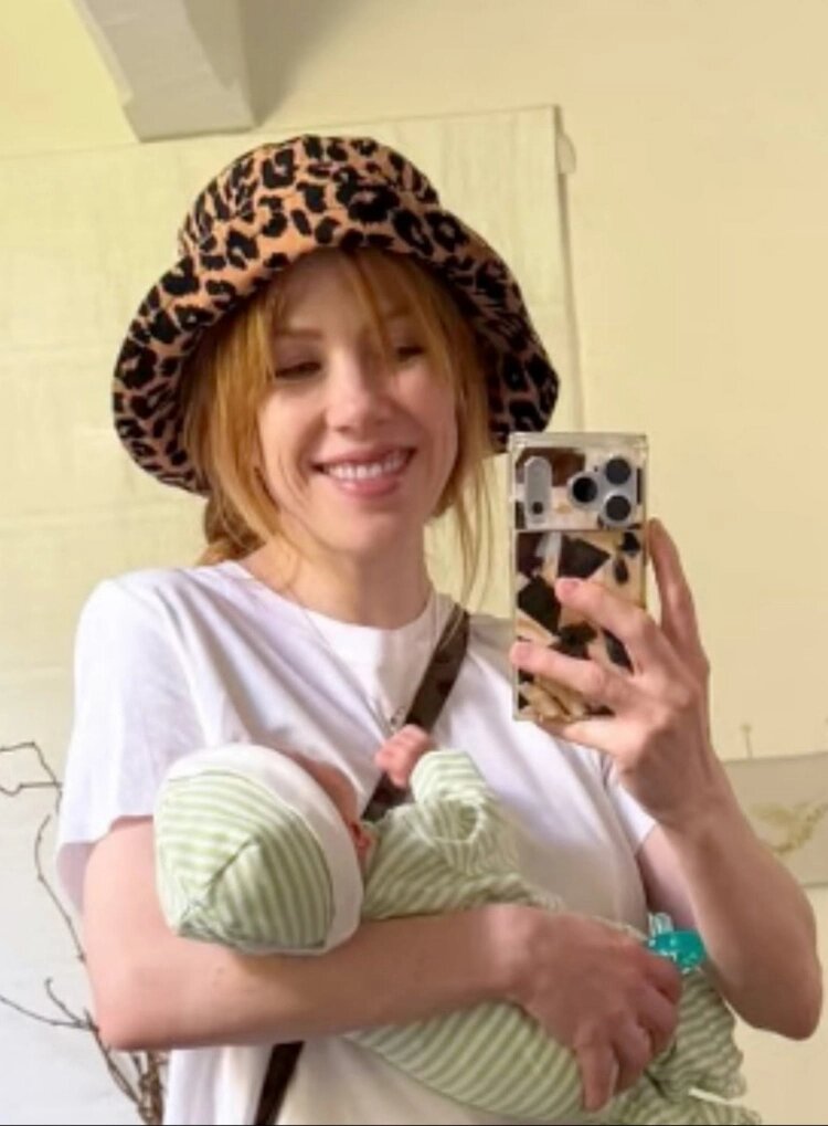 ФОТО: Instagram Карли Рэй Джепсен (запрещенная в России соцсеть; принадлежит компании Meta, признанной экстремистской организацией и запрещенной в РФ)📷
