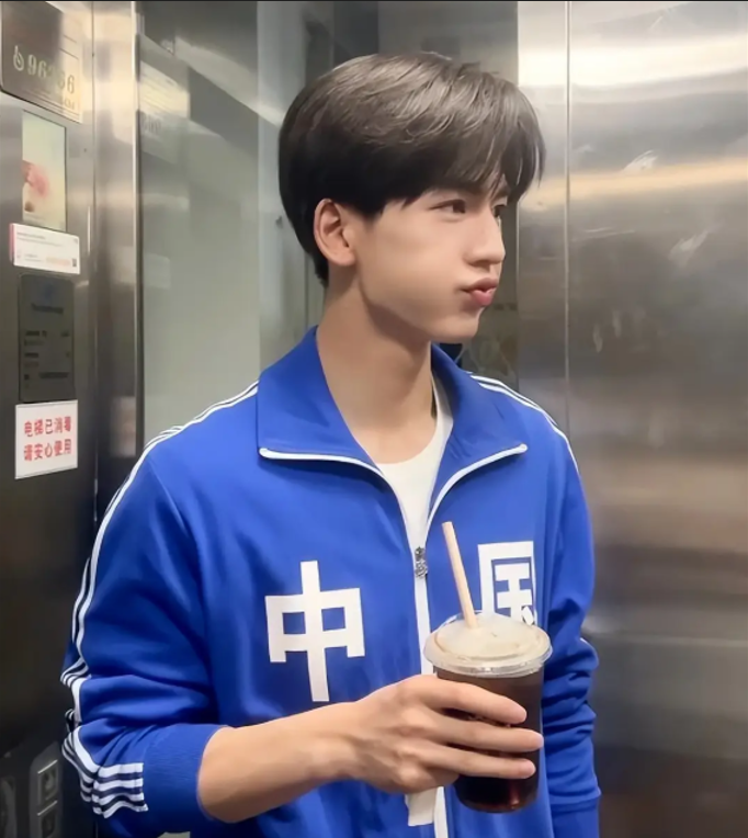 Китайский актер Чжан Линхэ.