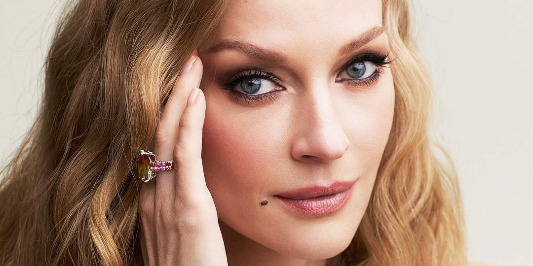 «Любимый мужчина заботится»: Светлана Ходченкова сыграла тайную свадьбу с айтишником