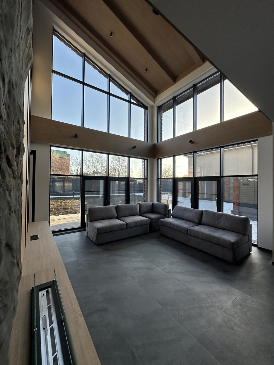 Панорамное остекление частного дома алюминиевые профилем