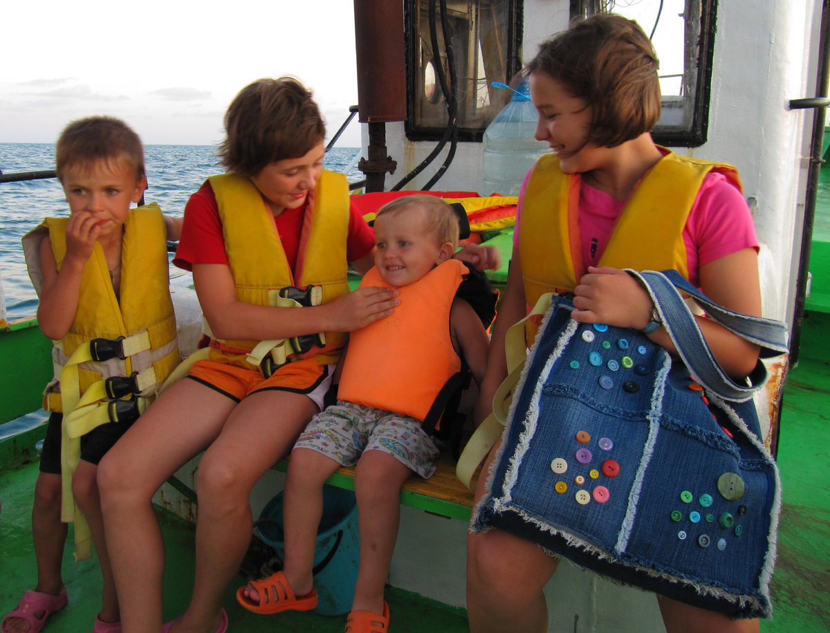 Эта сумка с пуговицами не оставляла равнодушным никого (2011)