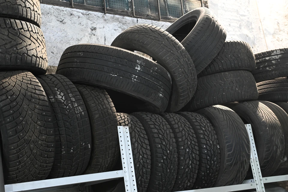 Комплект летней резины сегодня обойдется оренбуржцам от 10 тысяч рублей – все зависит от диаметра колес, фирмы, состояния шины. Фото: Владимир ВЕЛЕНГУРИН