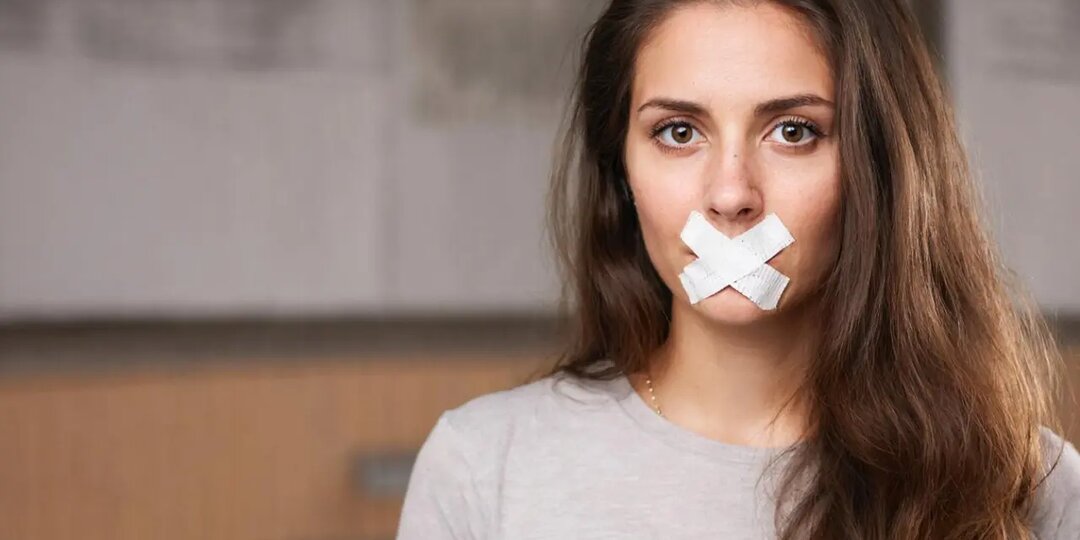 В России готовят ограничение работы СМИ. Колясников прямо сказал, что это значит: "Поздравляю всех и разом!"