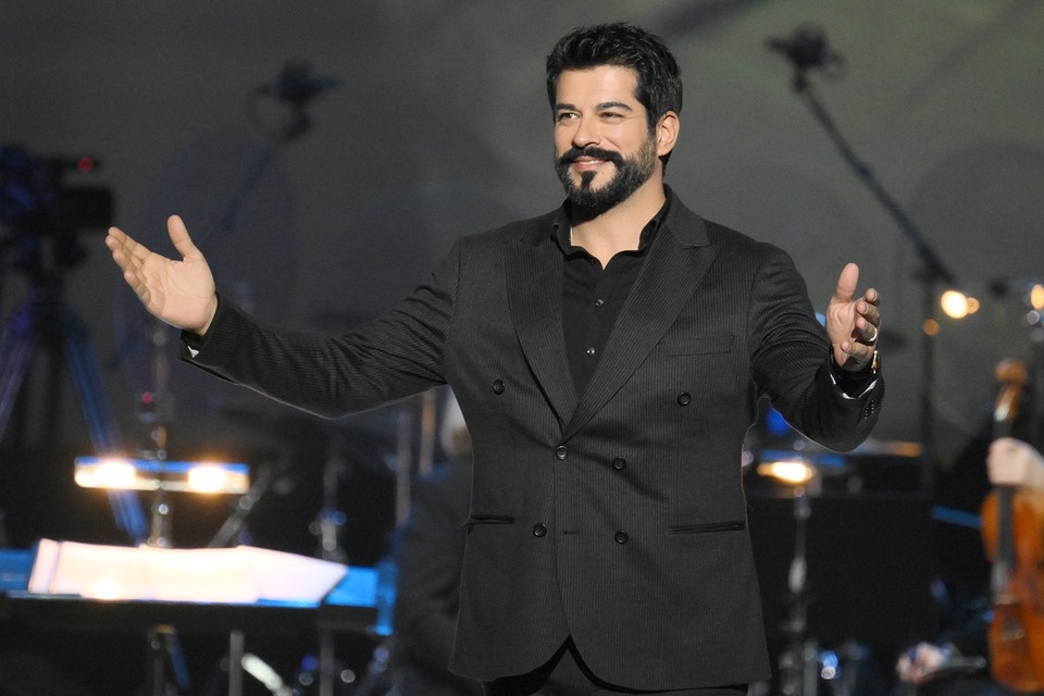    Бурак Озчивит идеальный!