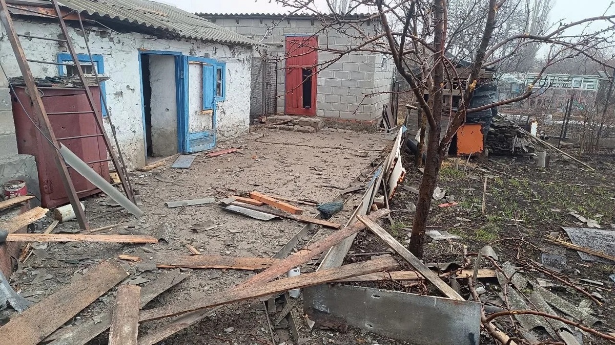    В результате удара БПЛА ВСУ повреждены 11 частных домов в ЛНР