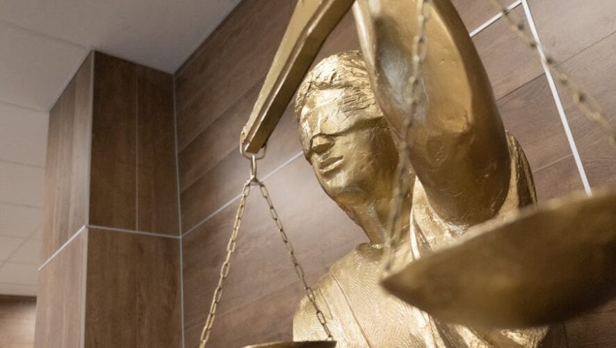 Отвлекся на телефон и убил двоих: водитель грузовика из Татарстана получил срок за смертельное ДТП