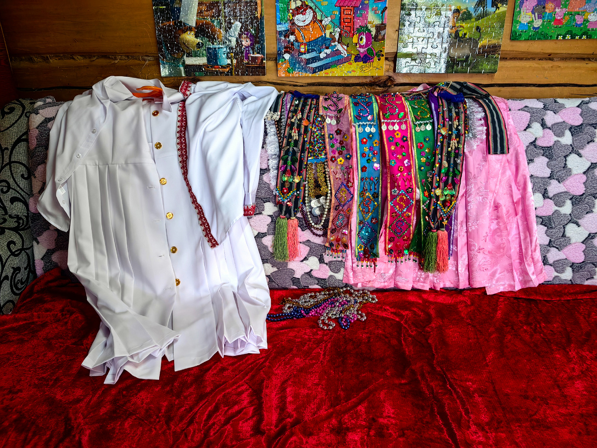 Наряд невесты , на второй день свадьбы .