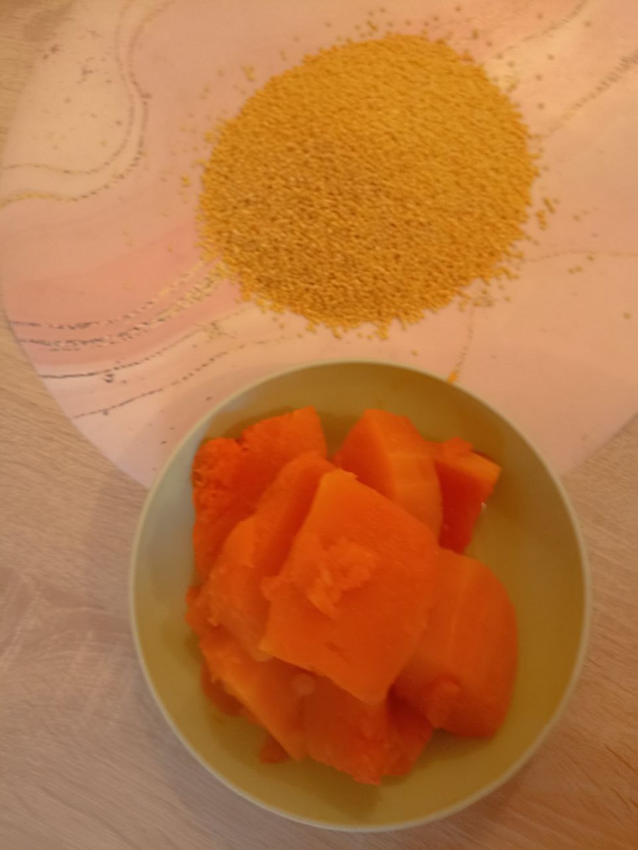 детское и диетическое питание - это вкусно, сытно, но легко для организма, на фото автора отварная тыква с пшенной крупой.