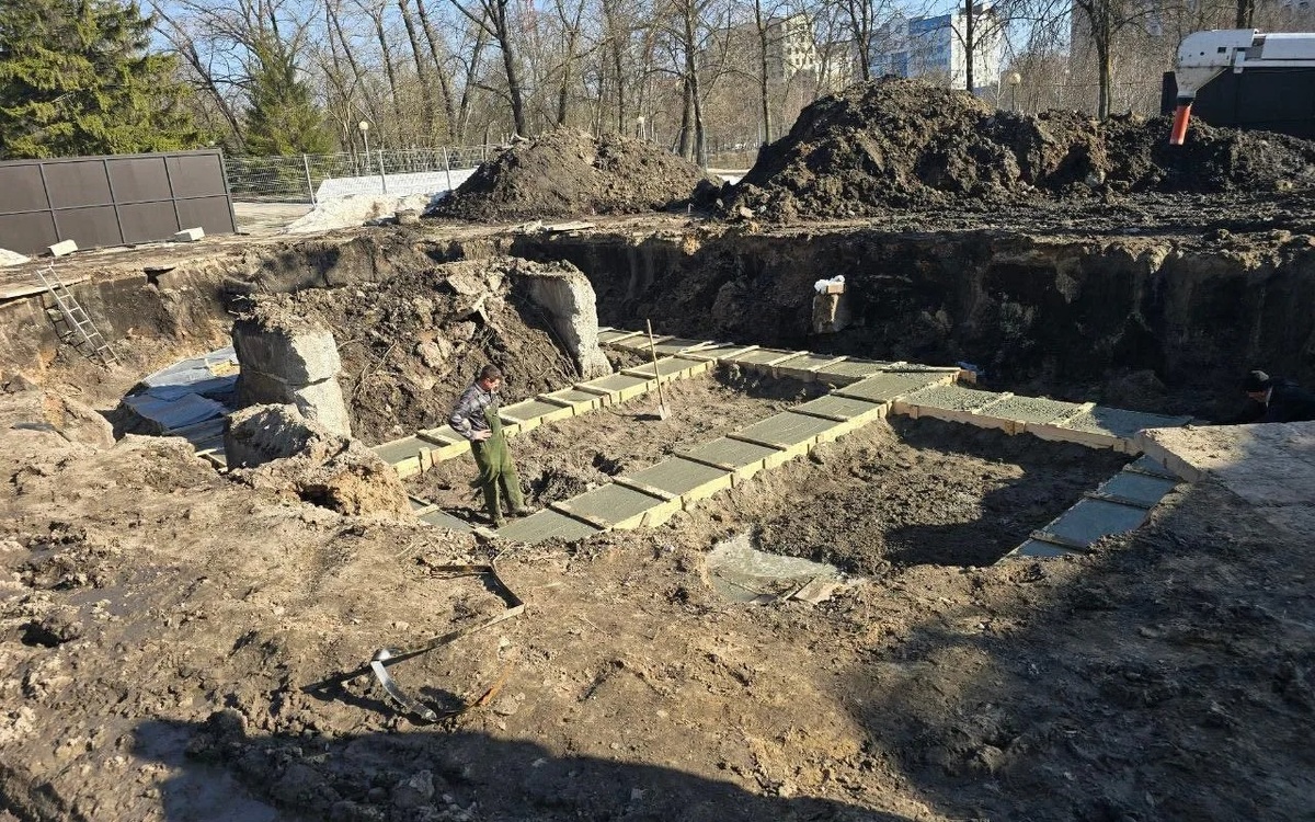    В белгородском Парке Памяти началась неизвестная застройка Фото предоставлено читателями Абирега