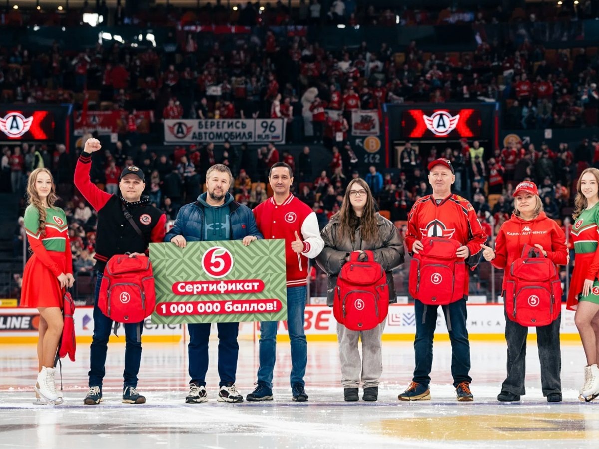     Пять болельщиков испытали удачу в игре «Бросок на миллион"