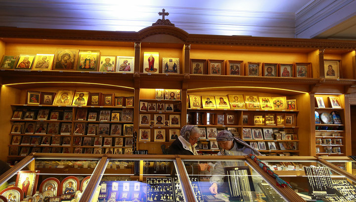 Почему храмы превратились в торговые лавки? Объясняет священник