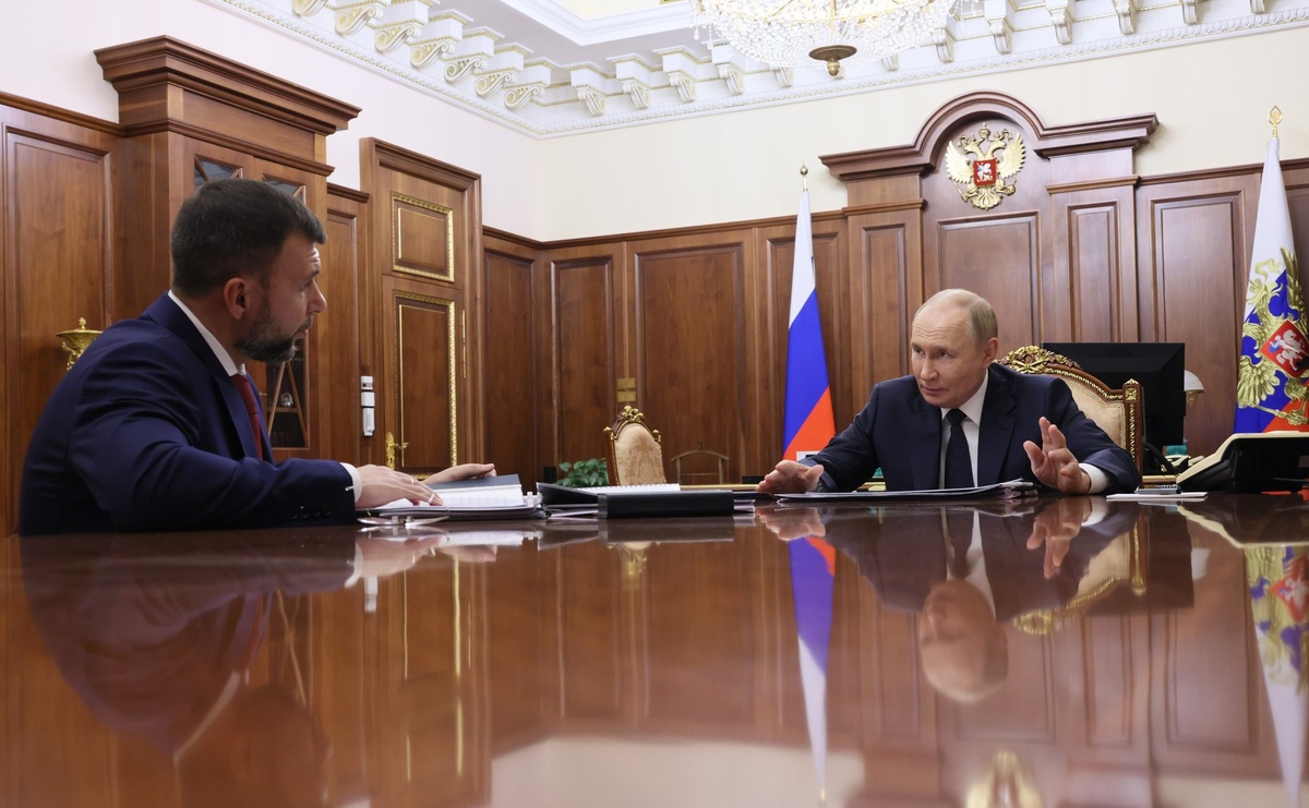    Владиимр Путин и Денис Пушилин