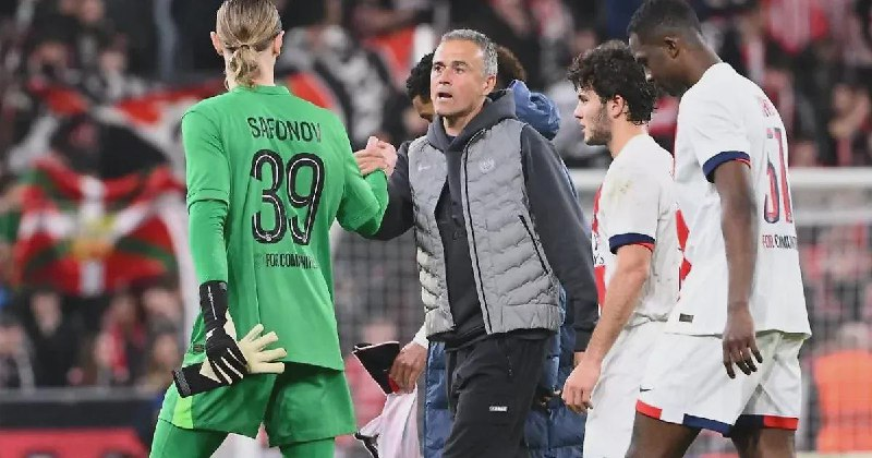 Луис Энрике похвалил Сафонова за игру против "Челси", но как-то...немного неуклюже: "В ЛЧ невозможно победить на выезде без топ-вратаря. Повезло, что в "ПСЖ" есть Матвей и... Шевалье"))