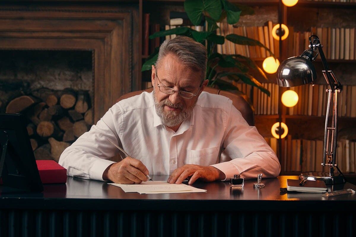 В эпоху цифровых документов рукописные все еще законны. Источник: MAYA LAB / Shutterstock / FOTODOM📷
