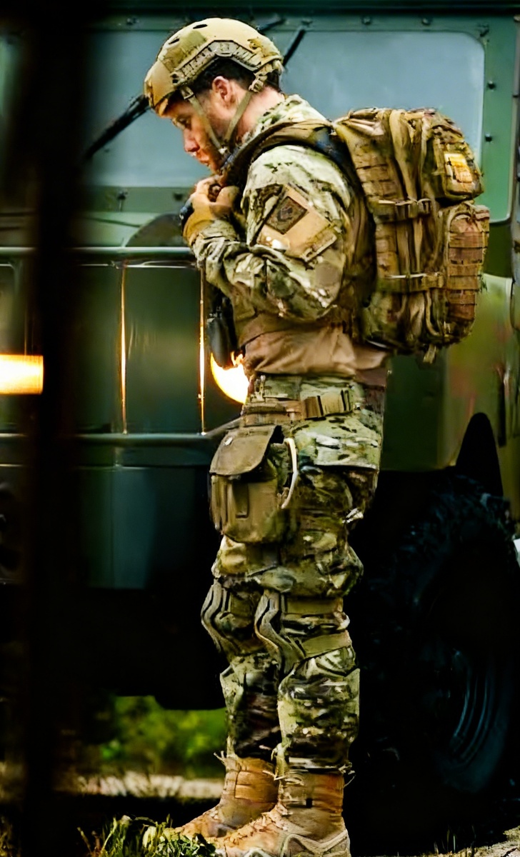 Керем Бюрсин - Джем. Кадр из фильма "Голубая пещера"