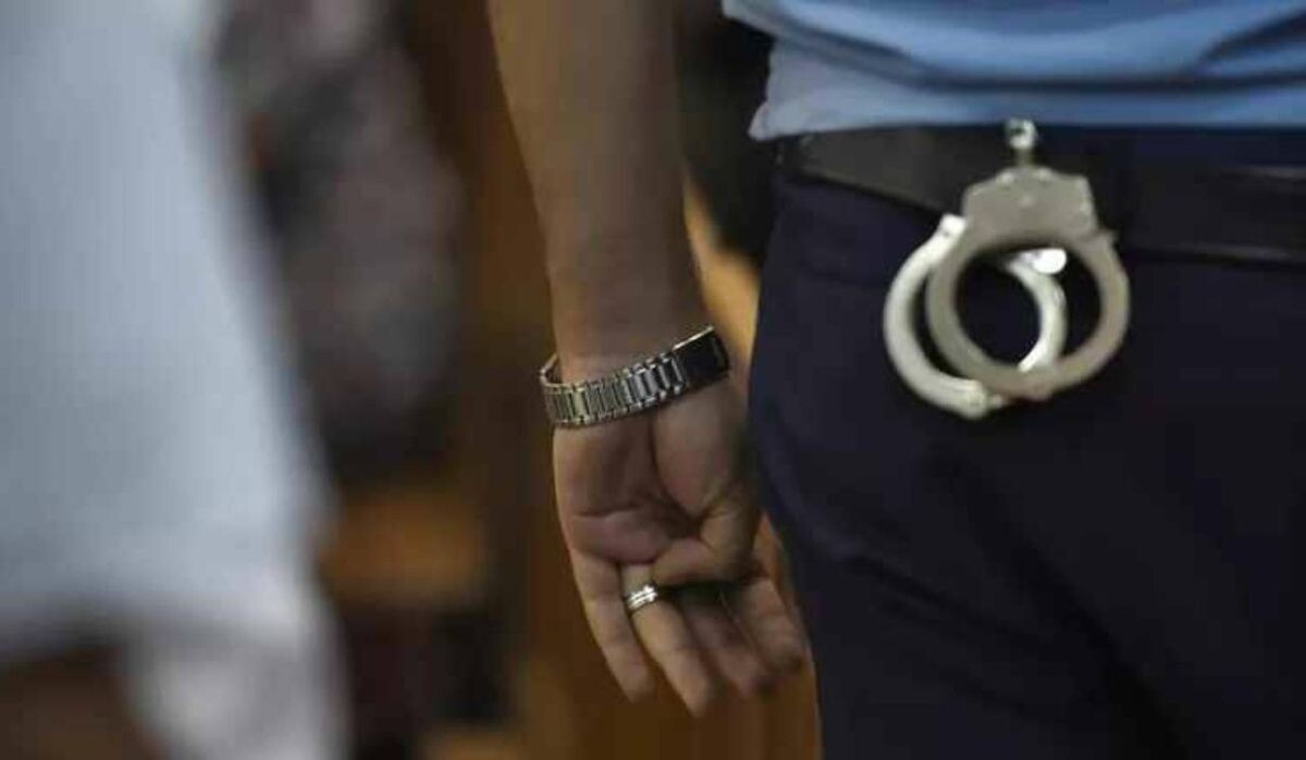     Сотрудник полиции. Источник: ria.ru Автор фото: Асатур Есаянц