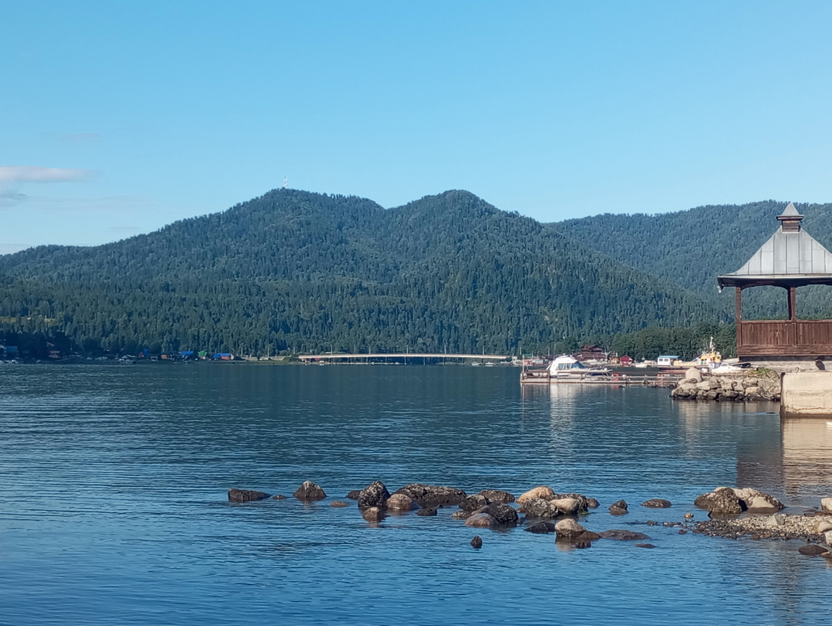 Телецкое озеро. Раннее утро. Мост между селом Артыбаш и селом Иогач.