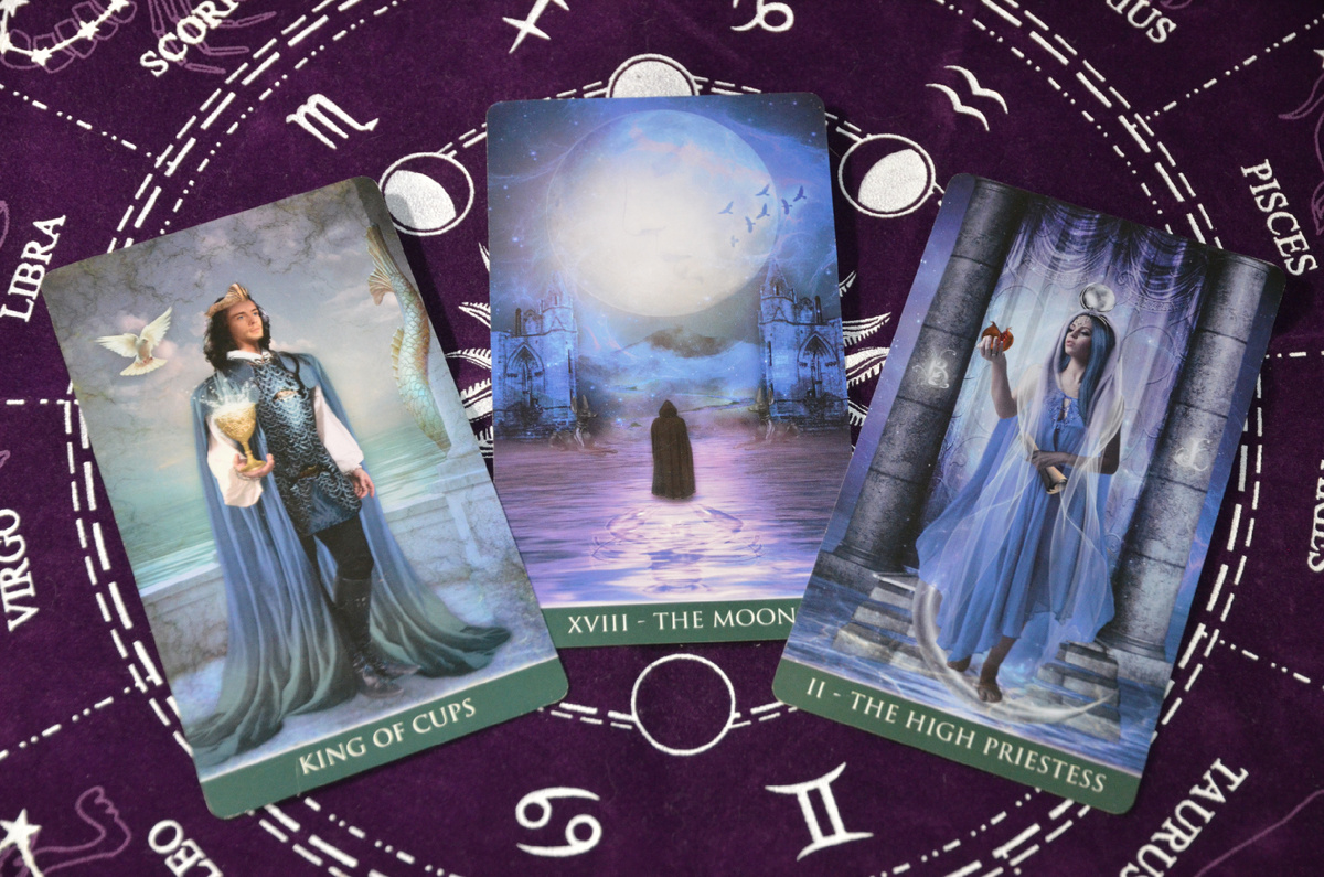 Магия и Таро простыми словами: Что несет будущее в личной жизни? Что приближается, что готовится войти в вашу жизнь… Гадание на картах Таро.