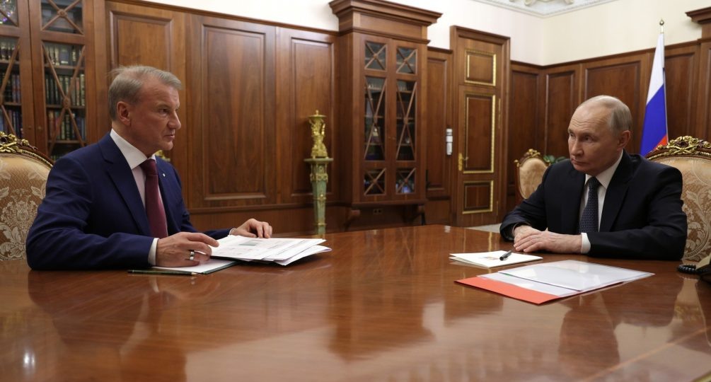 Банки в России зарабатывают на кредитах вдвое больше, чем в США и ЕС: Греф похвастал Путину прибылью Сбербанка