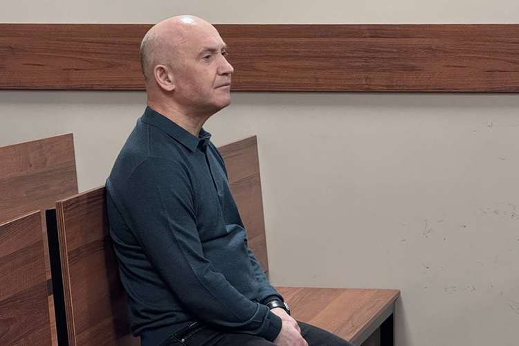    Сегодня Советский районный суд Казани передал дело бывшего начальника отдела ЖКХ аппарата правительства РТ Фаиля Салихова по подсудности в Вахитовский райсуд.   
Фото: Надежда Евдокимова