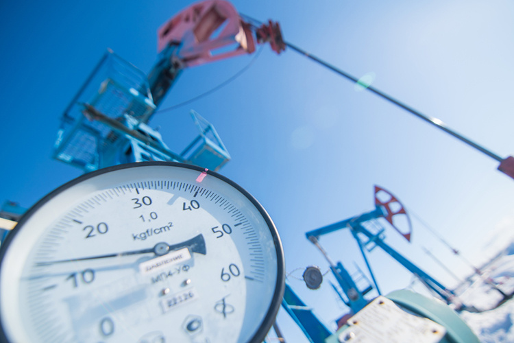    Поскольку у нас сейчас и экспорт, и импорт все-таки в основном обеспечиваются именно рублями, а не валютой, то в таких условиях рубль все равно будет пользоваться спросом.   
Фото: «БИЗНЕС Online»