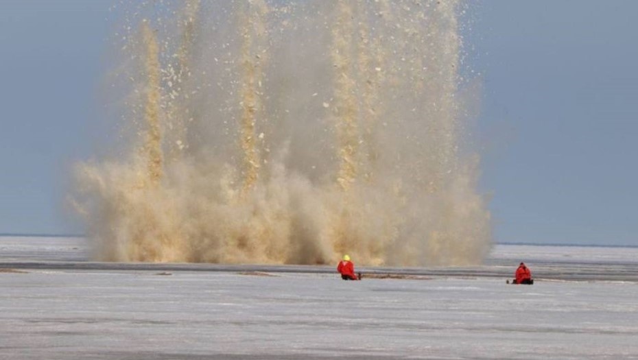    Ледовзрывные работы в Ленинградской области. Автор фото: Комитет правопорядка и безопасности ЛО