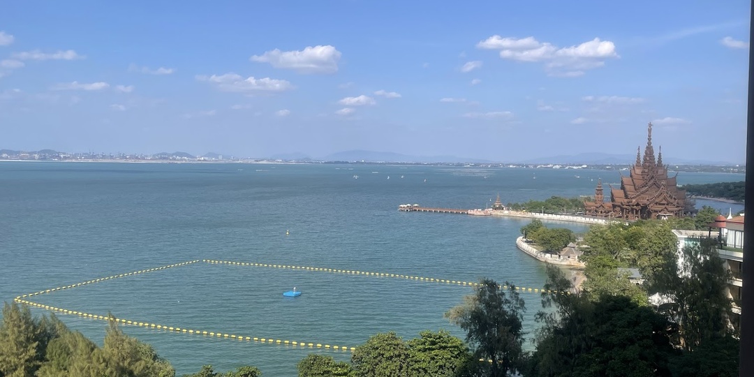 Где лучше отдыхать в Паттайе: ожидания и реальность. Вонгамат против Джомтьена и Пратамнака — неожиданные нюансы, пляжи, еда 2026