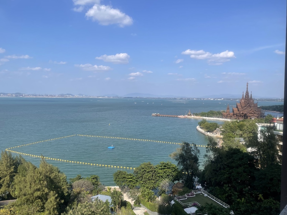 Вид с нашего балкона в кондо