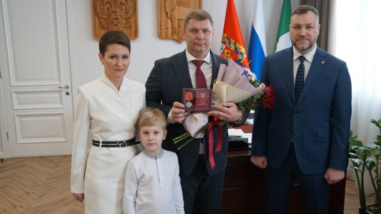    Жителя Бузулука Алексея Петрушина наградили медалью Жукова Оренбуржье