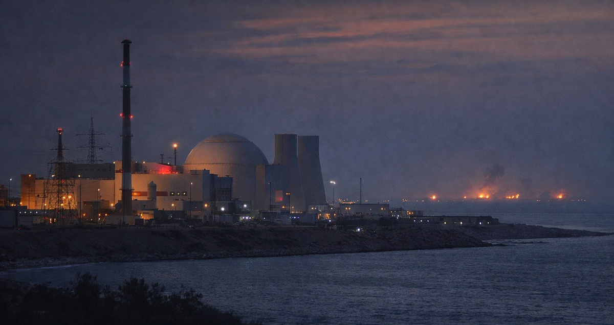 Взрывы недалеко от АЭС «Бушер» 3 марта 2026 года  📷
