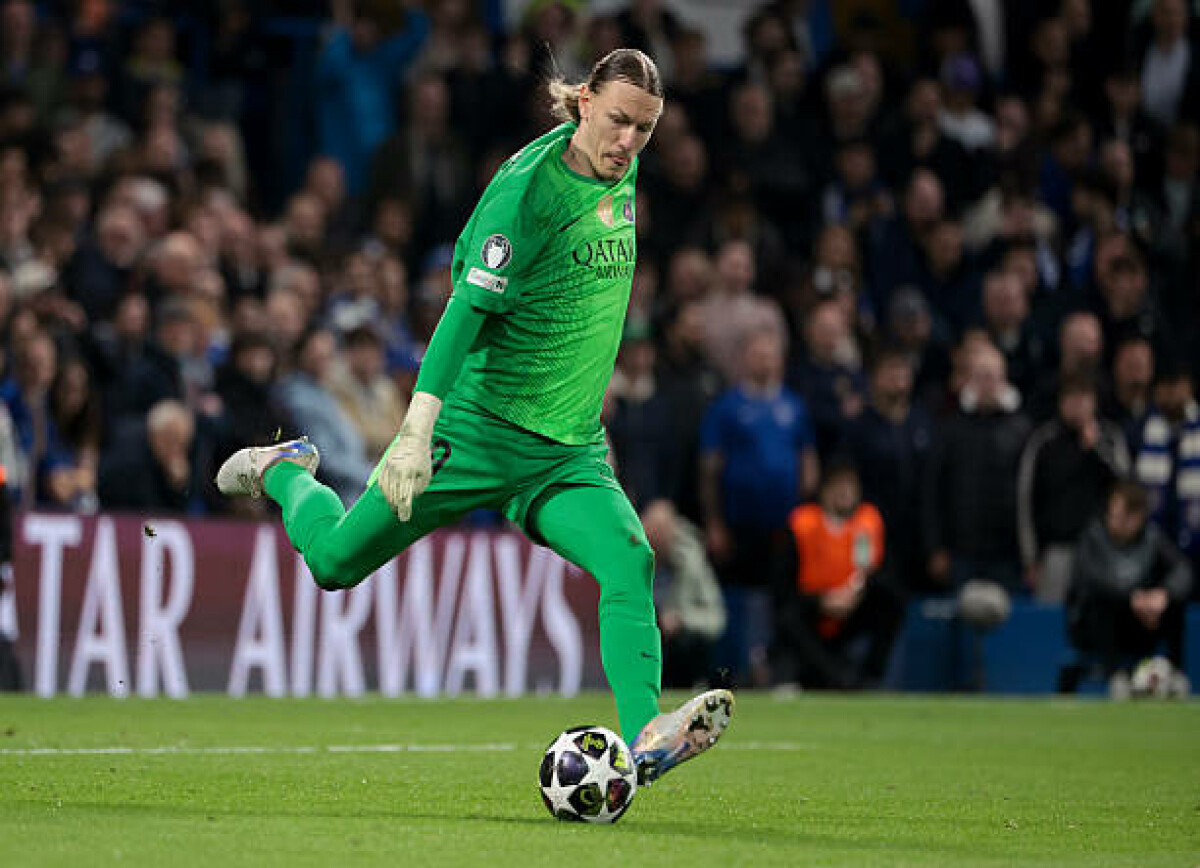     Фаны «ПСЖ» после «сухаря» Сафонова в Лондоне: Матвей показал менталитет топ-вратаря