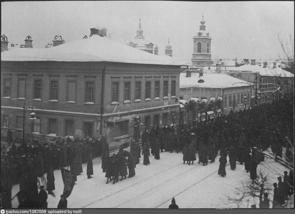 Снесенныые старые дома на месте дома 13. Фото 1924 г.