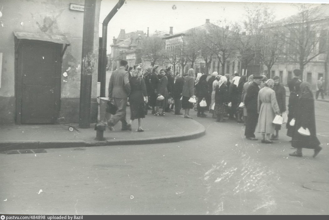 Снесенные старые дома на месте дома 13. Вид от Вишняковского переулка. Фото 1959 г.