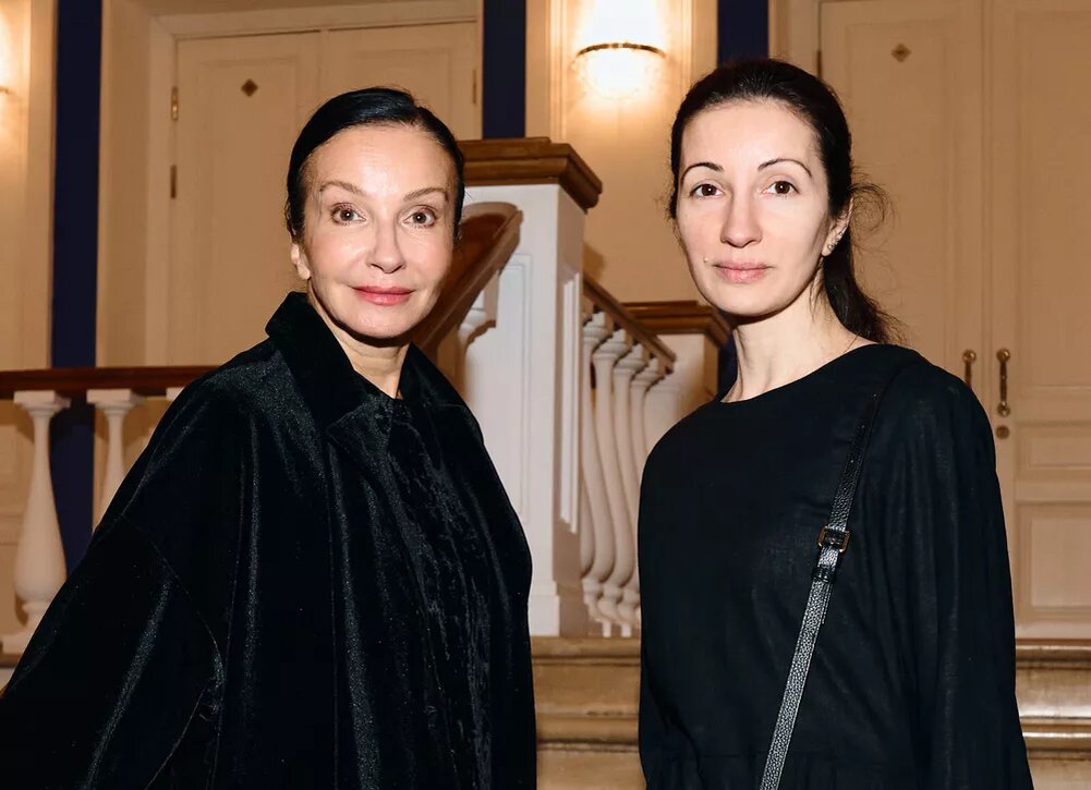    Анастасия Винокур, Алла Сигалова с дочкой и другие знаменитости на балетном вечере в Москве