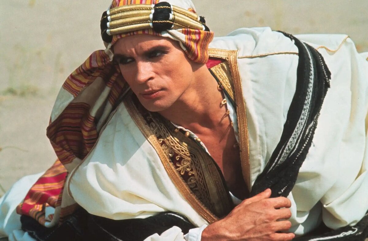 Фото: Кадр из фильма «Валентино» (Valentino, 1977) / Chartoff-Winkler Productions, United Artists, MGM