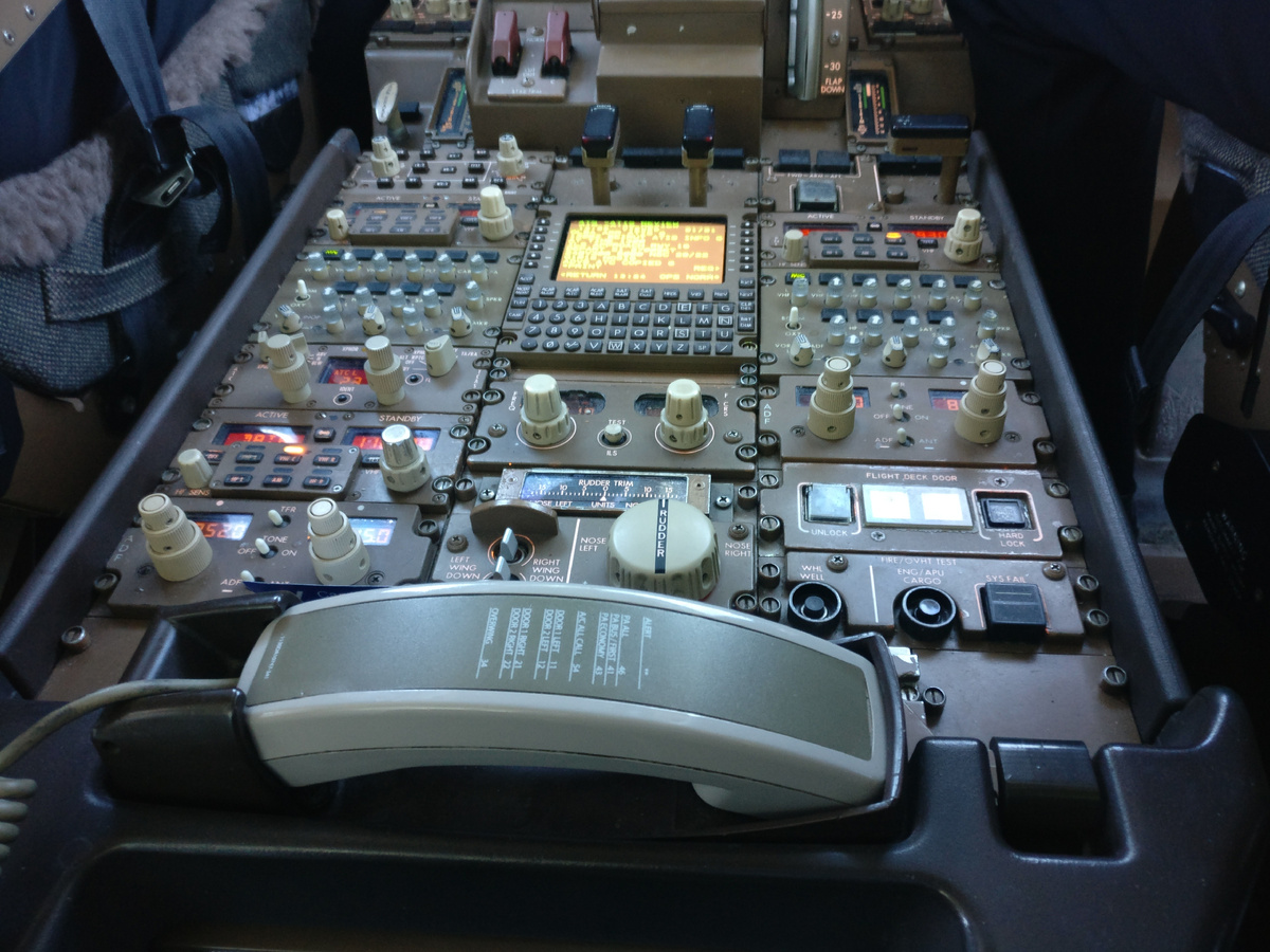 Центральный пьедестал Boeing 767-200