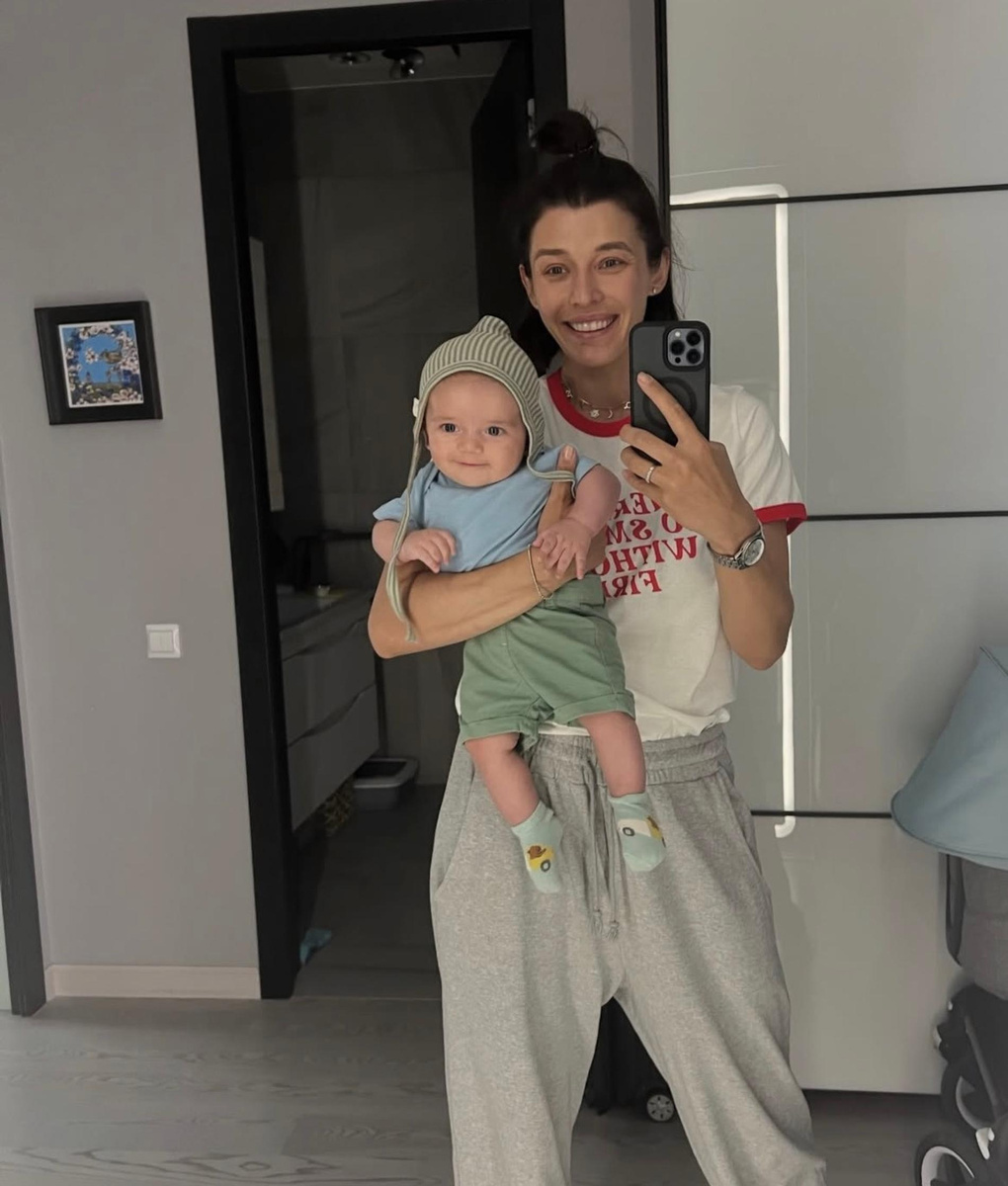     Алина Астровская с сыном. Фото: Instagram (Запрещён в РФ) @alina_astrovskaya_