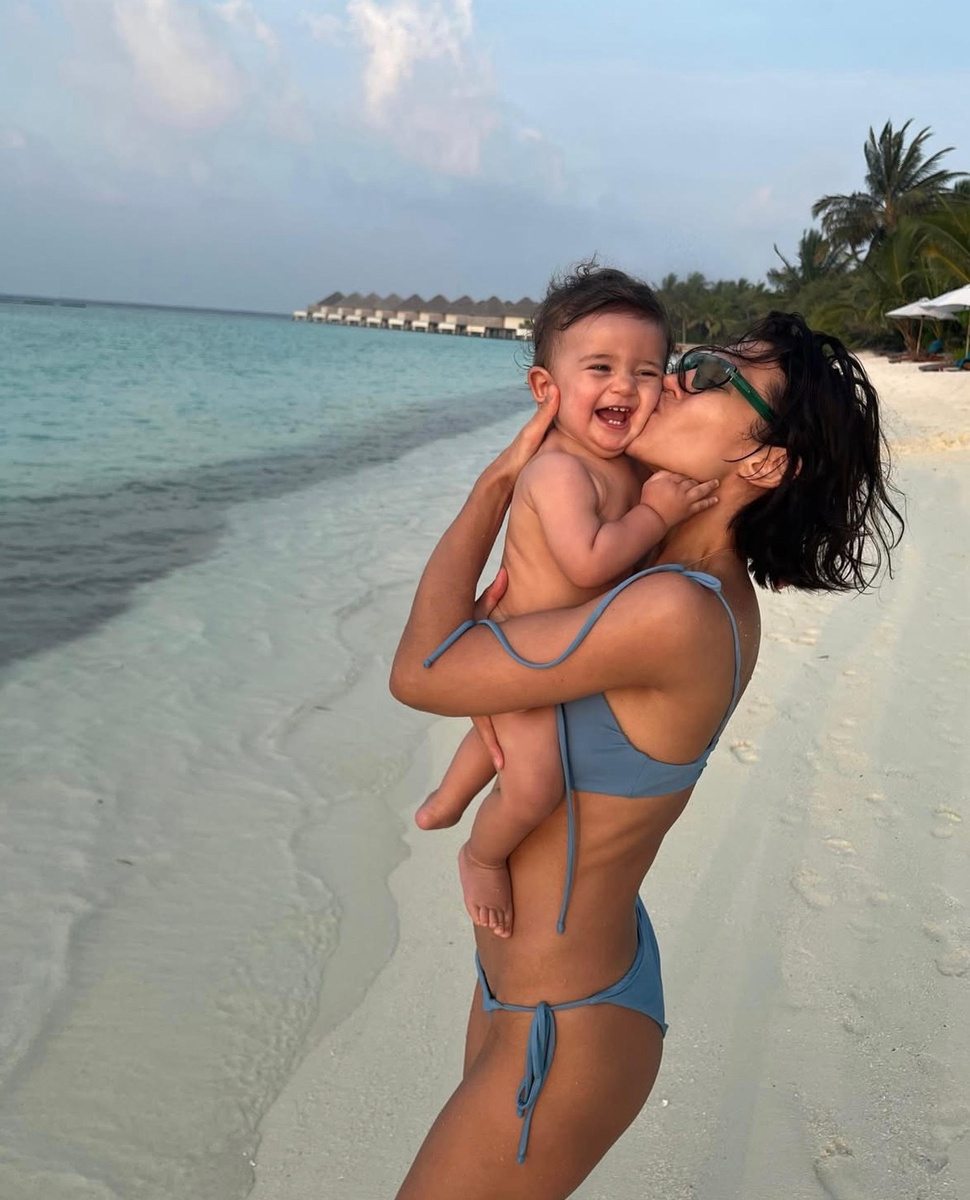     Алина Астровская с сыном. Фото: Instagram (Запрещён в РФ) @alina_astrovskaya_