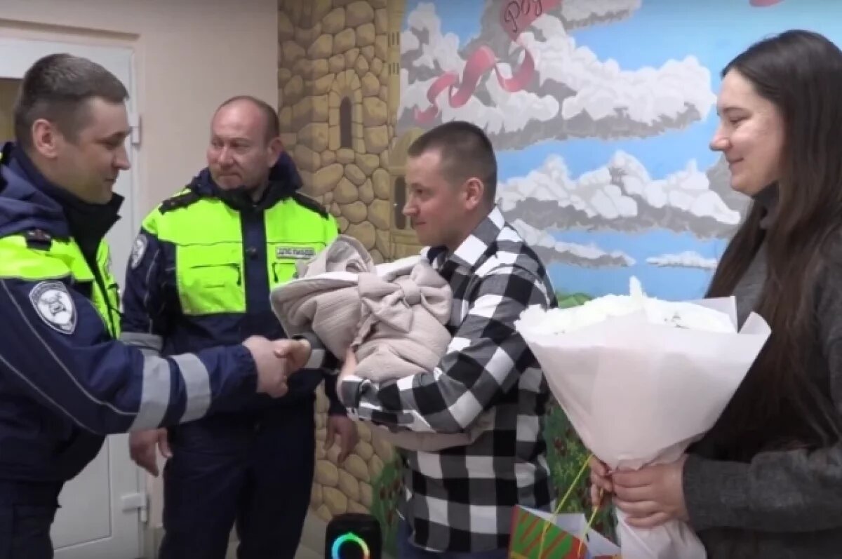    Брянские автоинспекторы сопроводили в роддом «Ладу» с роженицей