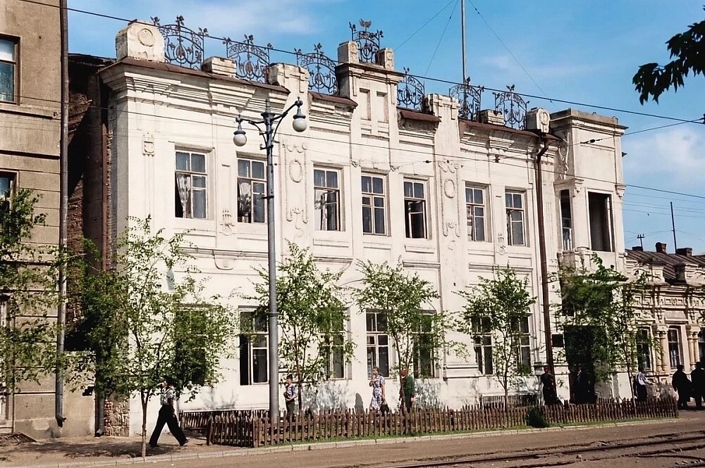    Яков Наумцев снял это здание примерно в 1950-52 годы. Фото: из архива краеведа Романа Шкоды